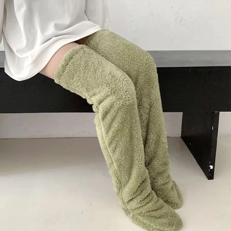Calcetines de Felpa por Encima de la Rodilla: Calidez y Confort Toda la Noche